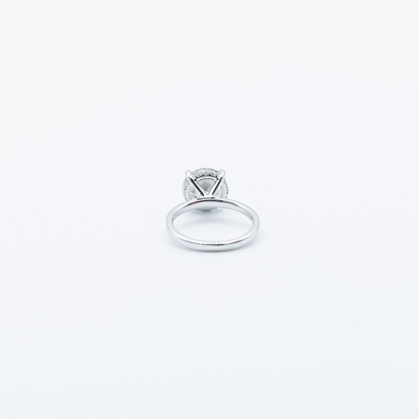 2.5 ct VVS2 Round Diamond Solitaire Ring
